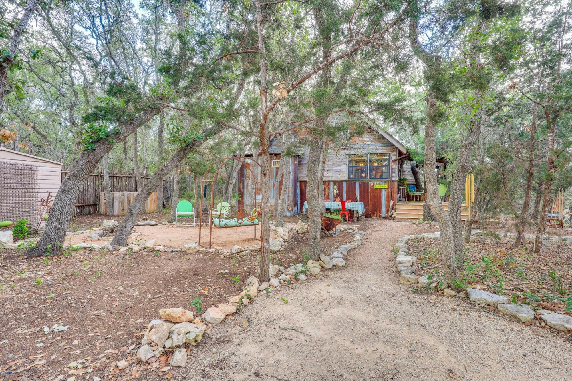 Pet-Friendly Wimberley Cabin With Fire Pit And Hot Tub Экстерьер фото